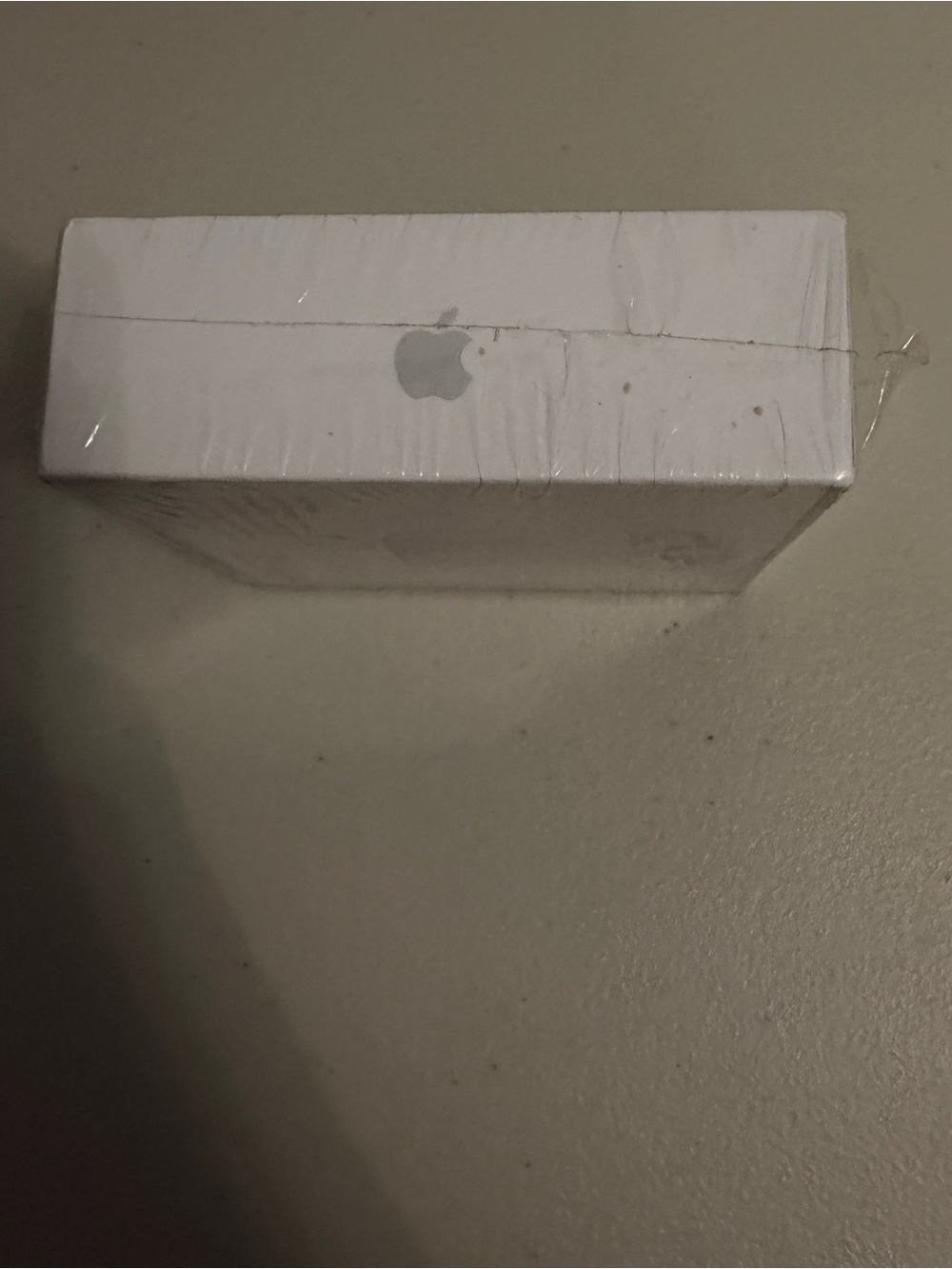 Apple White AirPods with Wireless Charging Case - Picture 3 of 3